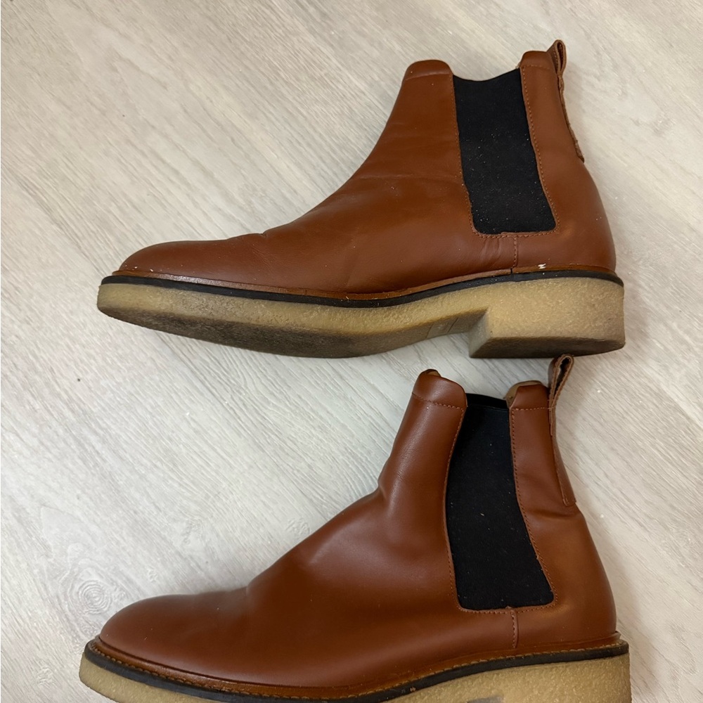 Everlane Italian Leather Chelsea Boots